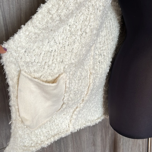 NEW DIRECTIONS Vest - Picture 9 of 11